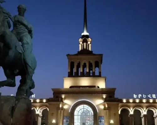 Evening walking tour in Yerevan
